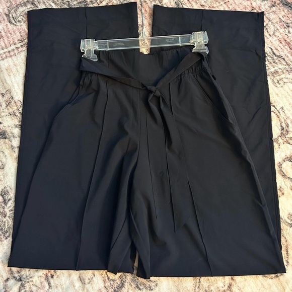 Lululemon Wide Legged Pants Sz 4 Black Side with Pockets - Picture 1 of 9